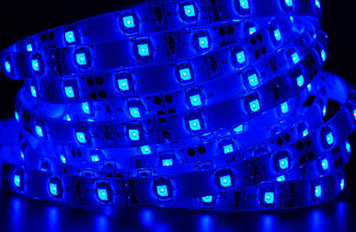 帶掛板復(fù)合板工作臺?靚鋼金屬復(fù)合板需注意的事項(xiàng)有哪些??健明迪